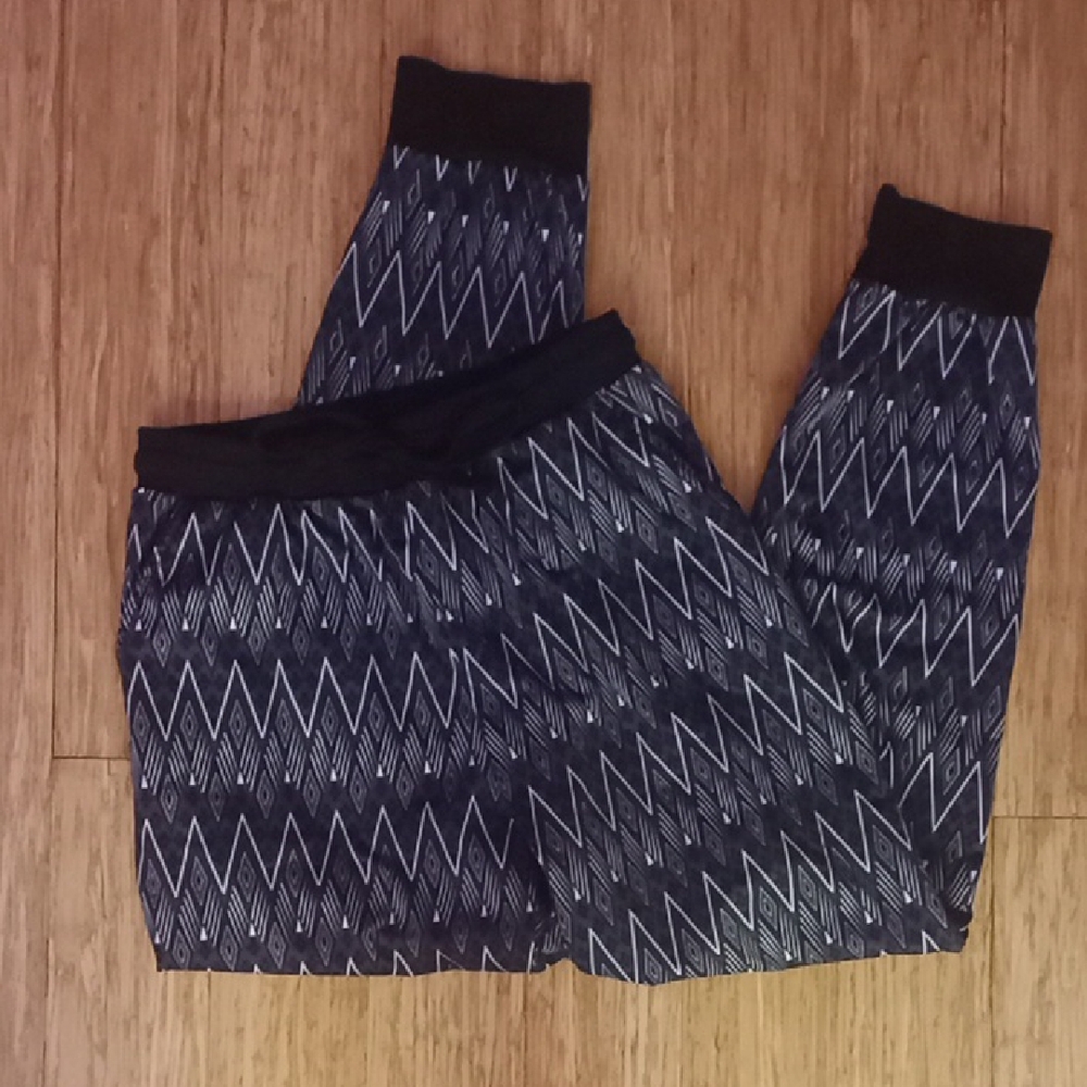 Shosho Womens Zigzag Joggers - Black and White - Medium